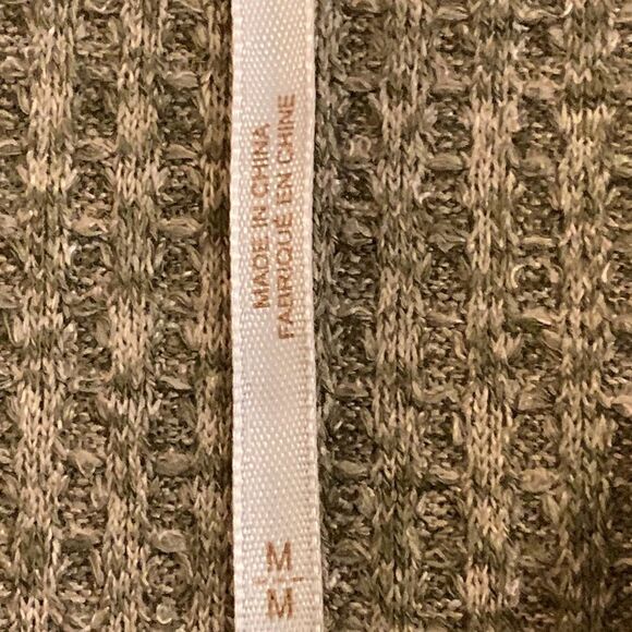 Free People Sz Medium mountaineer cuff T-shirt w/lace up/down sleeve option. - Picture 7 of 10